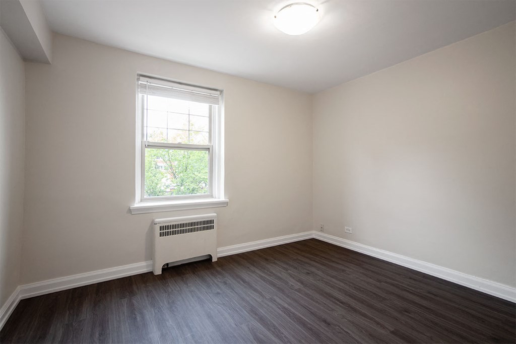 1 Bedroom, 1 Bathroom on 250 Broadway Avenue