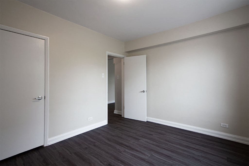 1 Bedroom, 1 Bathroom on 250 Broadway Avenue