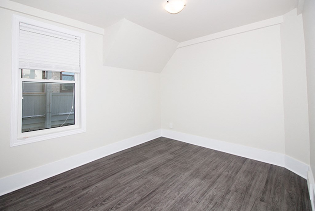 Renovated Four Bedroom 840 Grosvenor Duplex House Rental