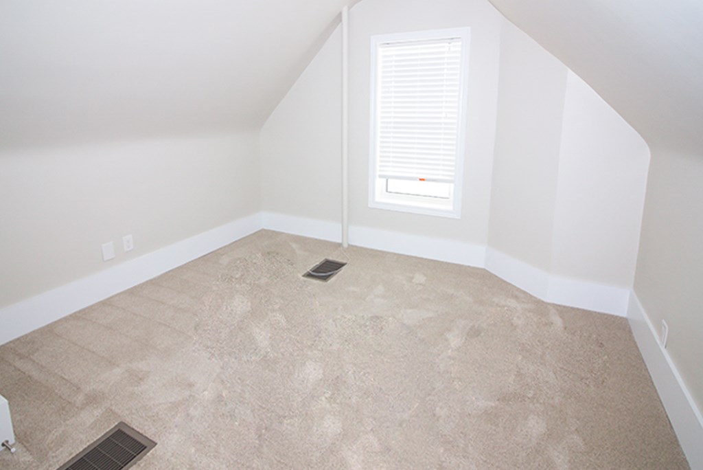 840 Grosvenor Duplex House Rental