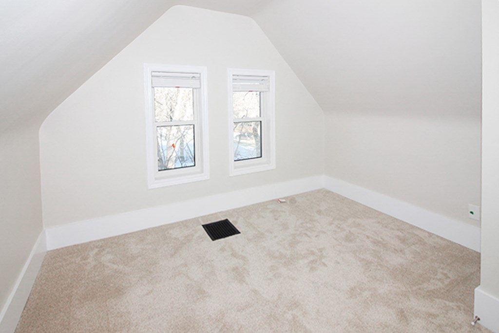 Renovated Four Bedroom 840 Grosvenor Duplex House Rental