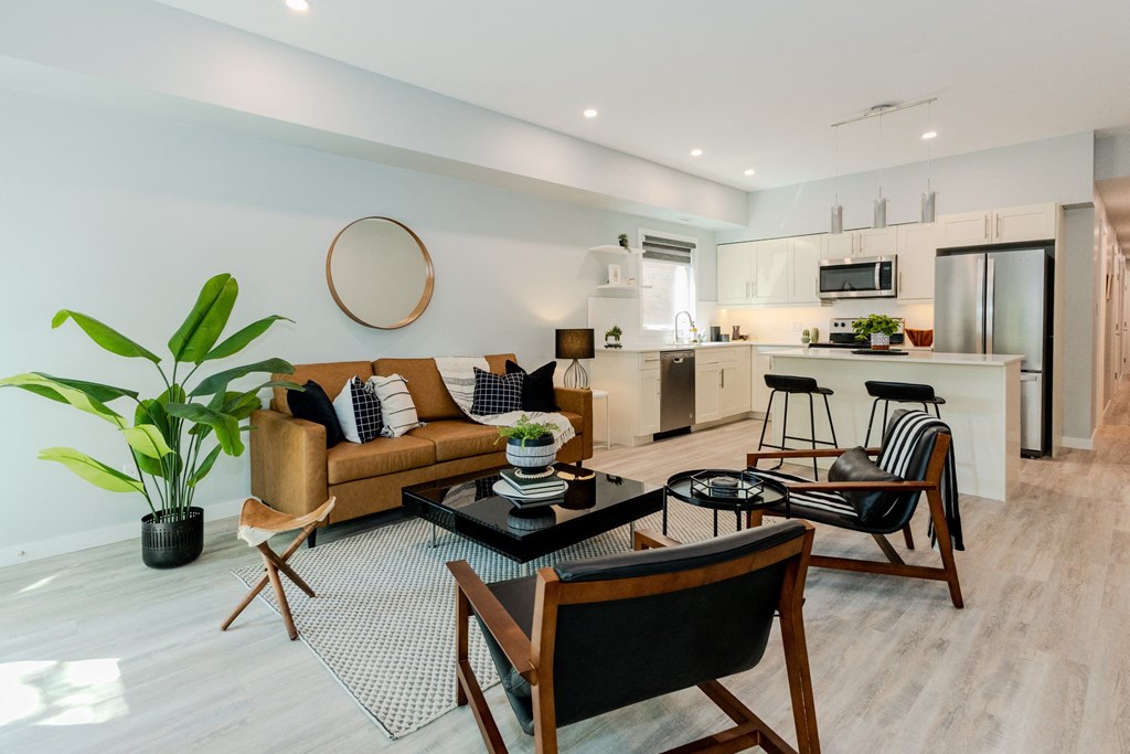 881 Grosvenor Avenue