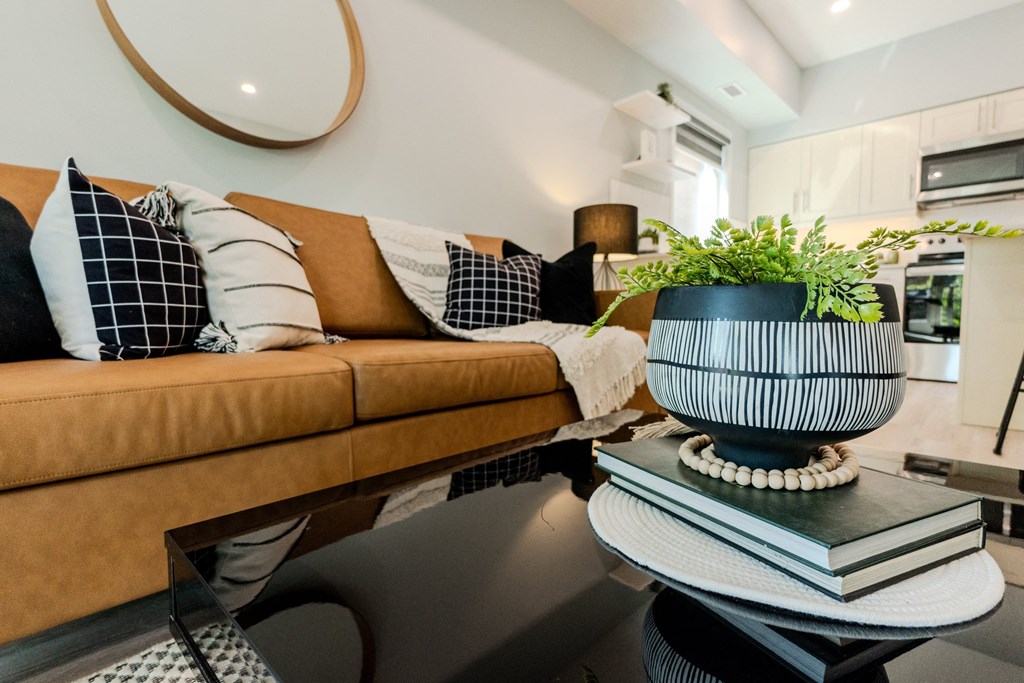 881 Grosvenor Avenue