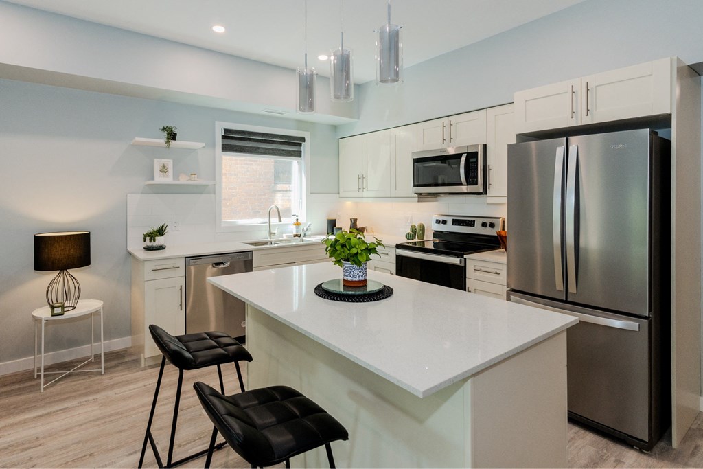 881 Grosvenor Avenue