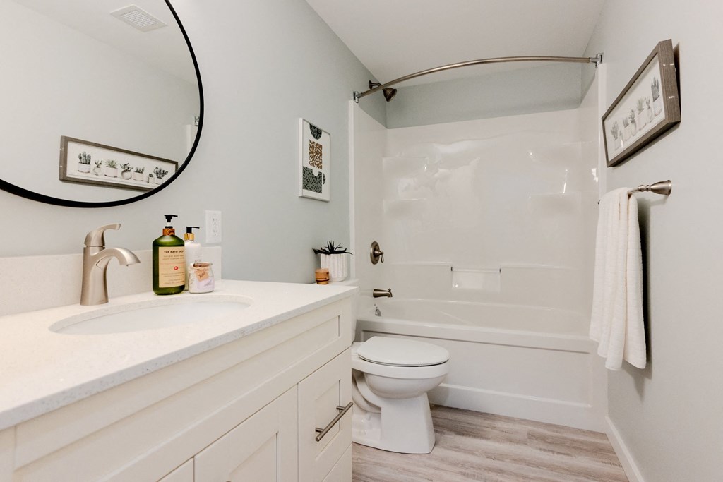 881 Grosvenor Avenue