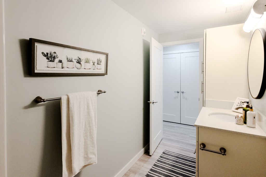 881 Grosvenor Avenue