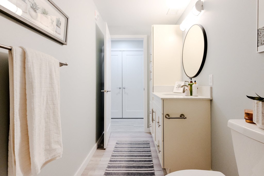 881 Grosvenor Avenue