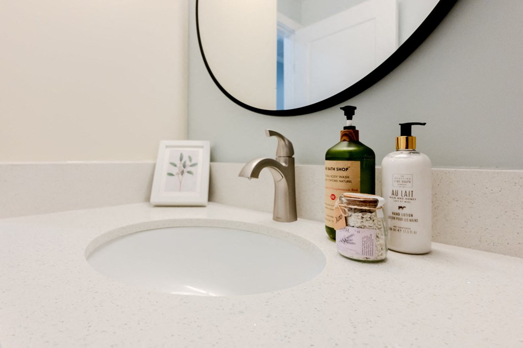 881 Grosvenor Avenue