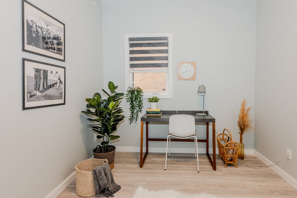 881 Grosvenor Avenue