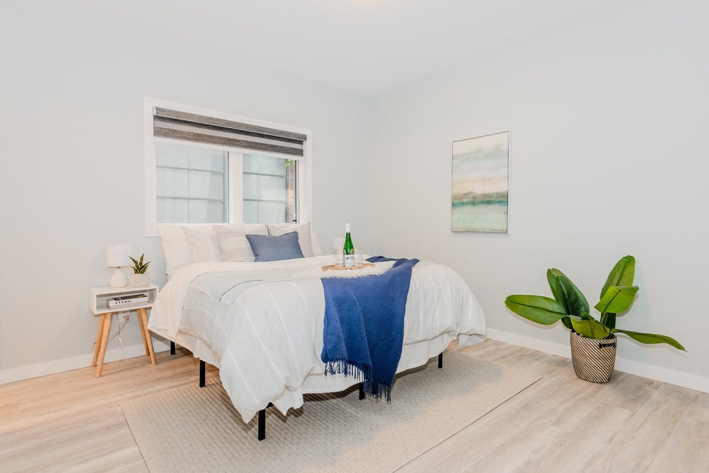 881 Grosvenor Avenue