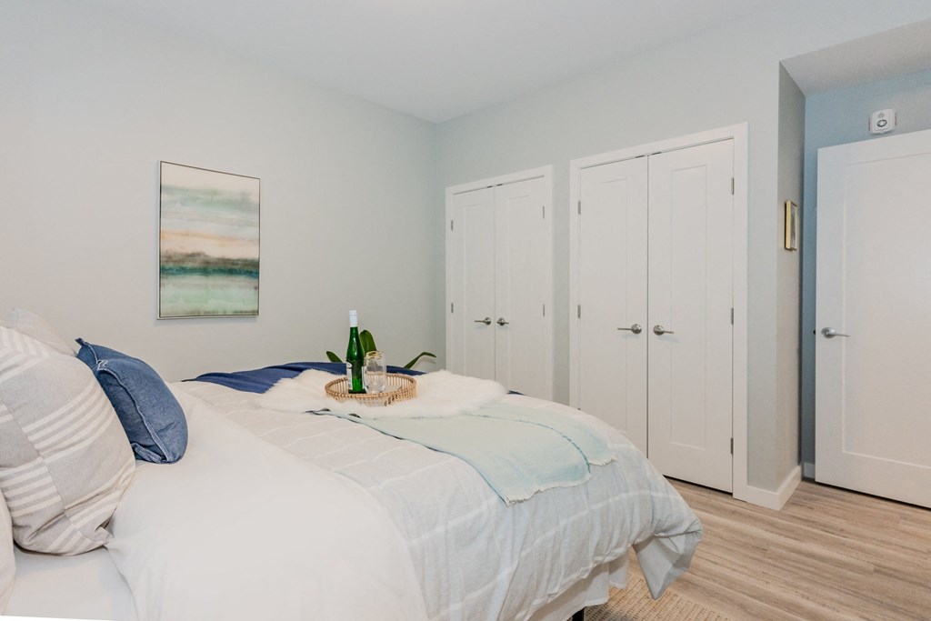 881 Grosvenor Avenue