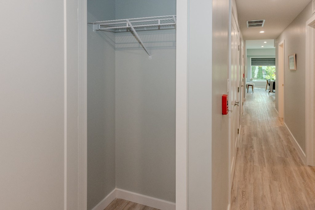 881 Grosvenor Avenue