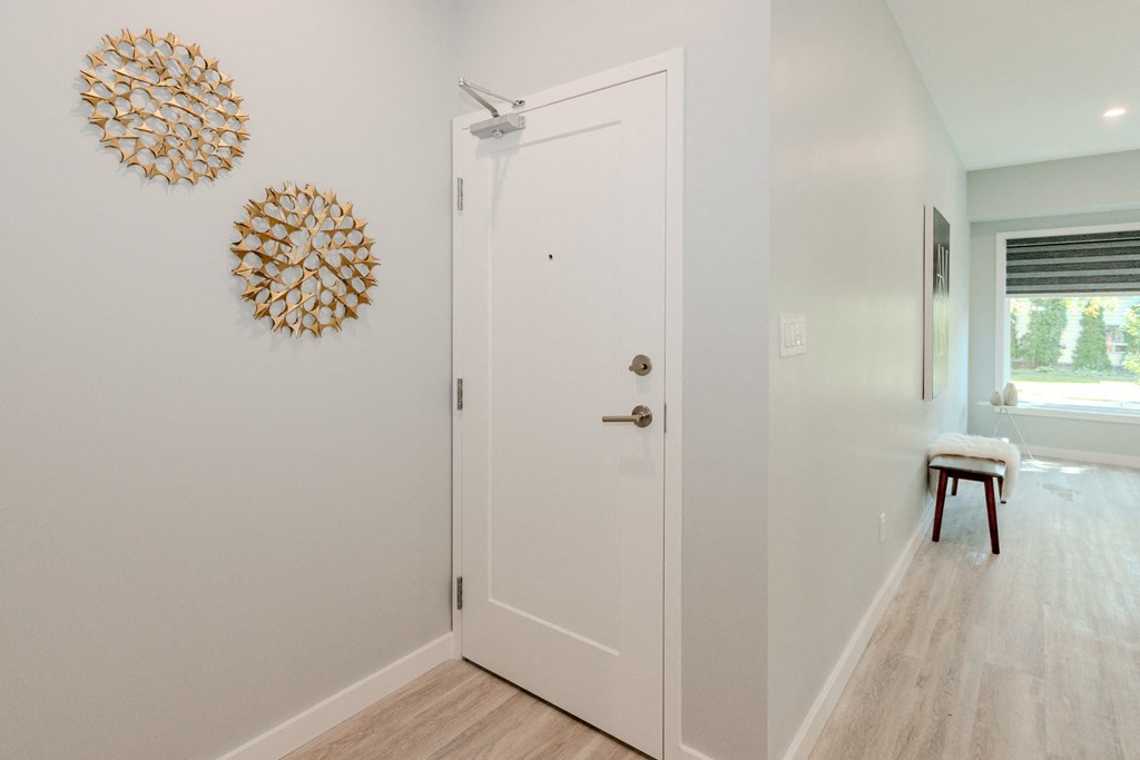 881 Grosvenor Avenue