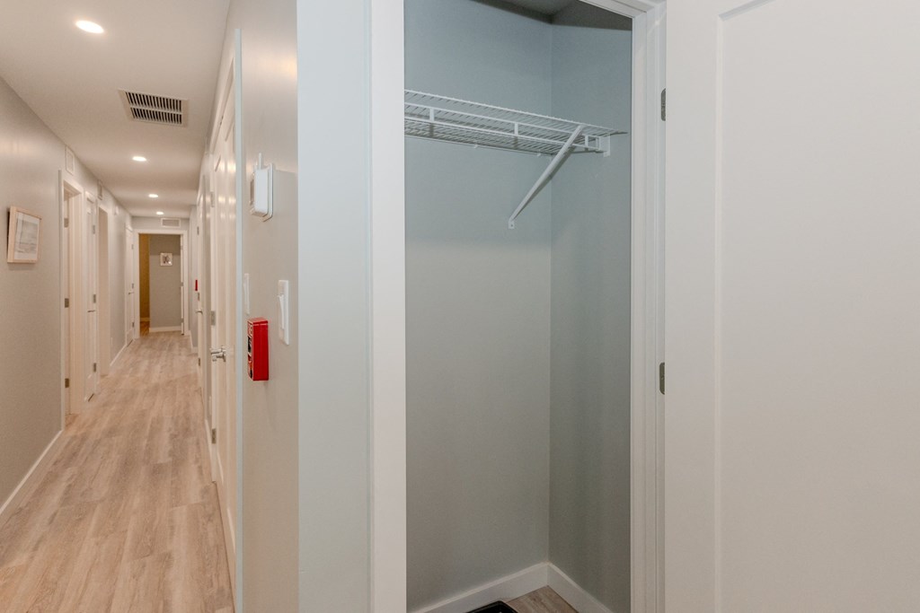 881 Grosvenor Avenue