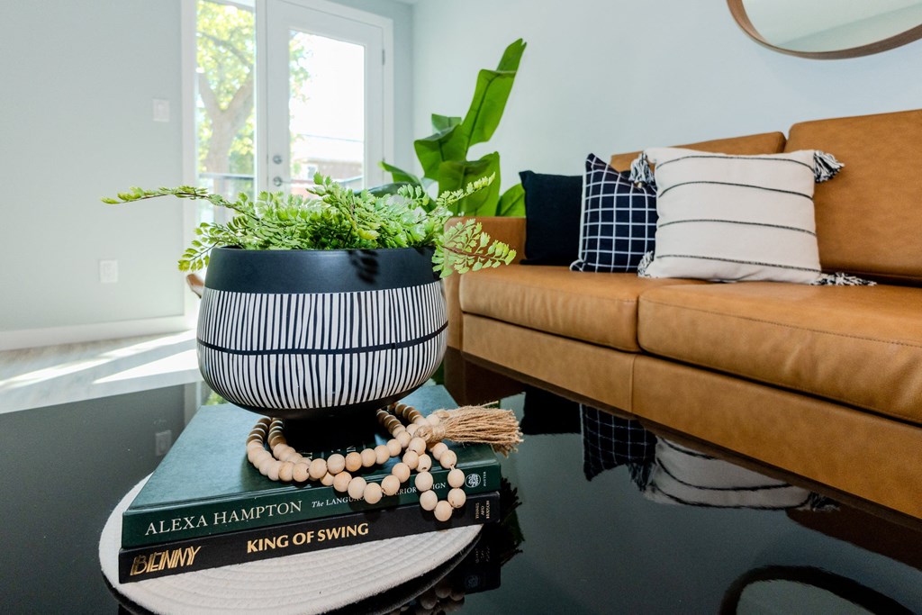 881 Grosvenor Avenue