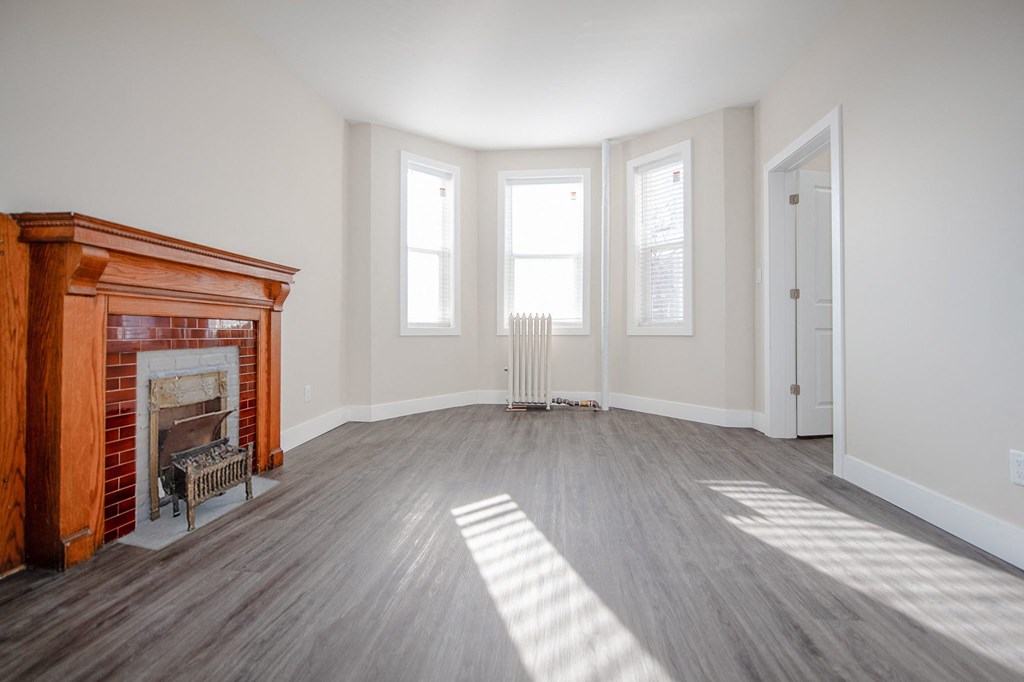 745 Wolseley Apartment