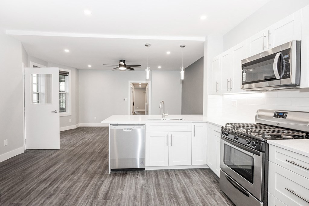 883 Grosvenor Avenue