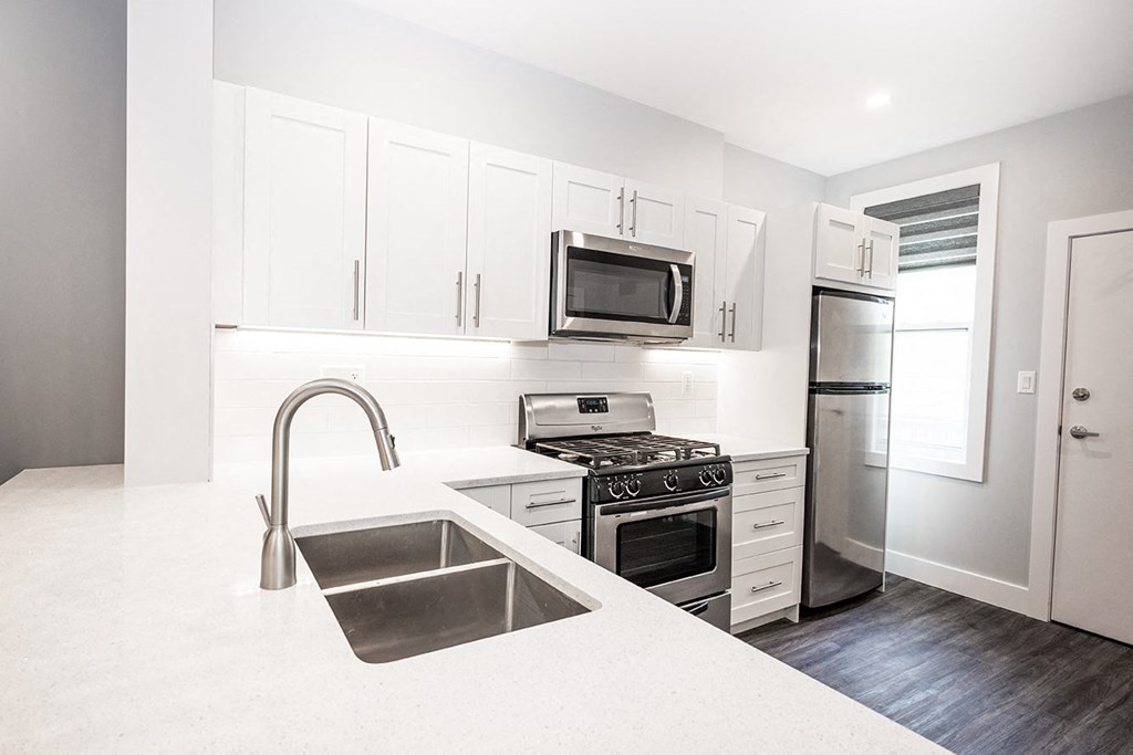 883 Grosvenor Avenue