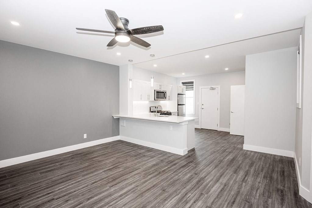 883 Grosvenor Avenue