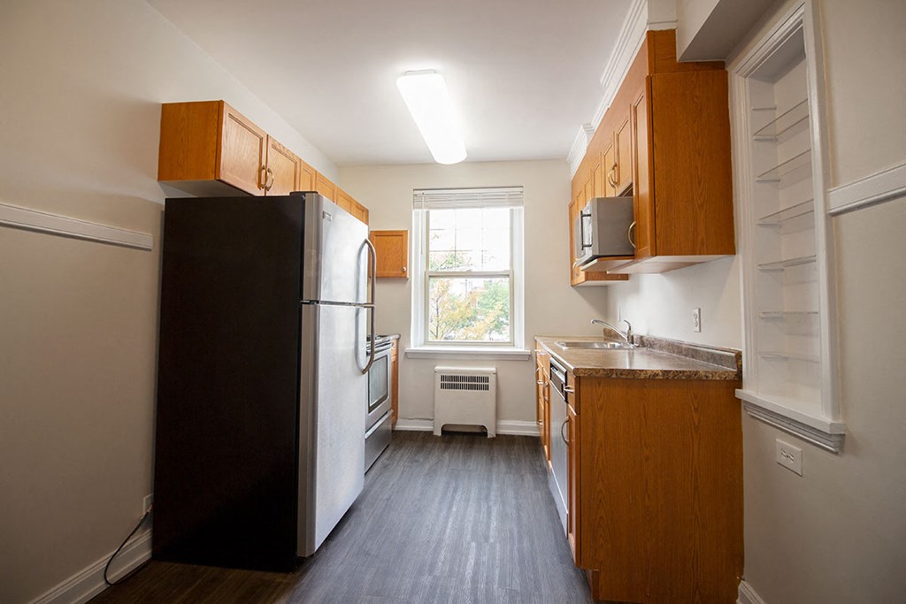 1 Bedroom, 1 Bathroom on 250 Broadway Avenue