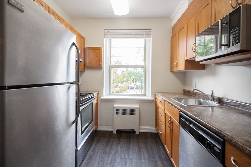 1 Bedroom, 1 Bathroom on 250 Broadway Avenue