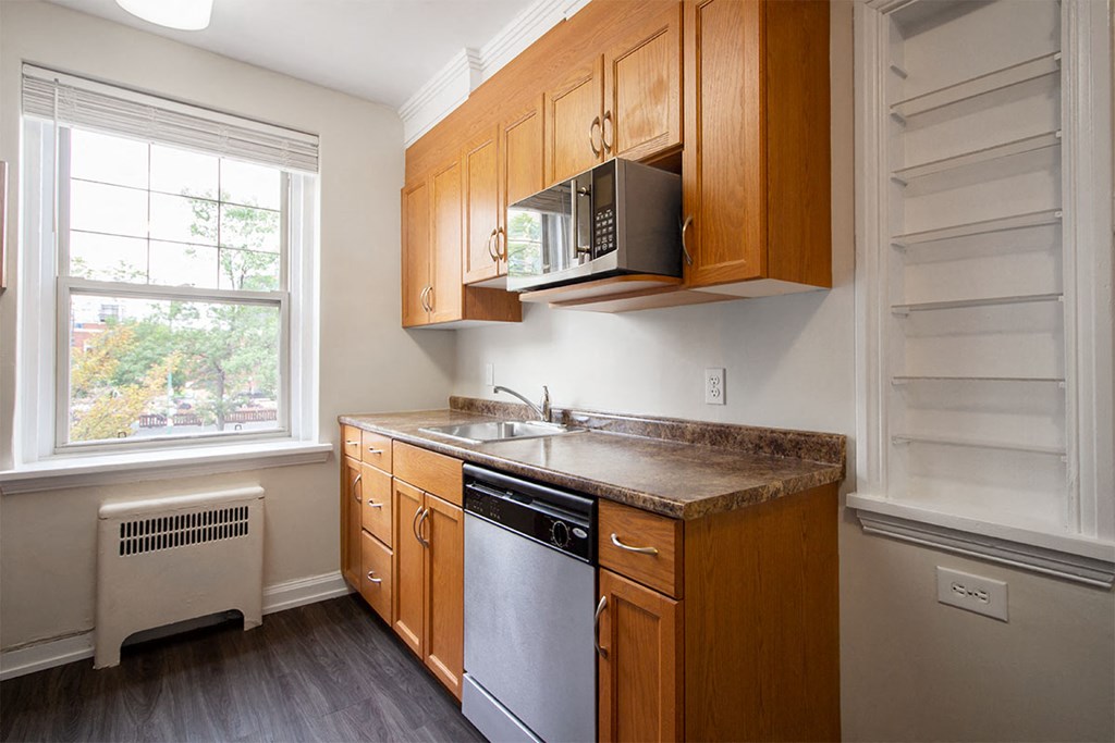 1 Bedroom, 1 Bathroom on 250 Broadway Avenue