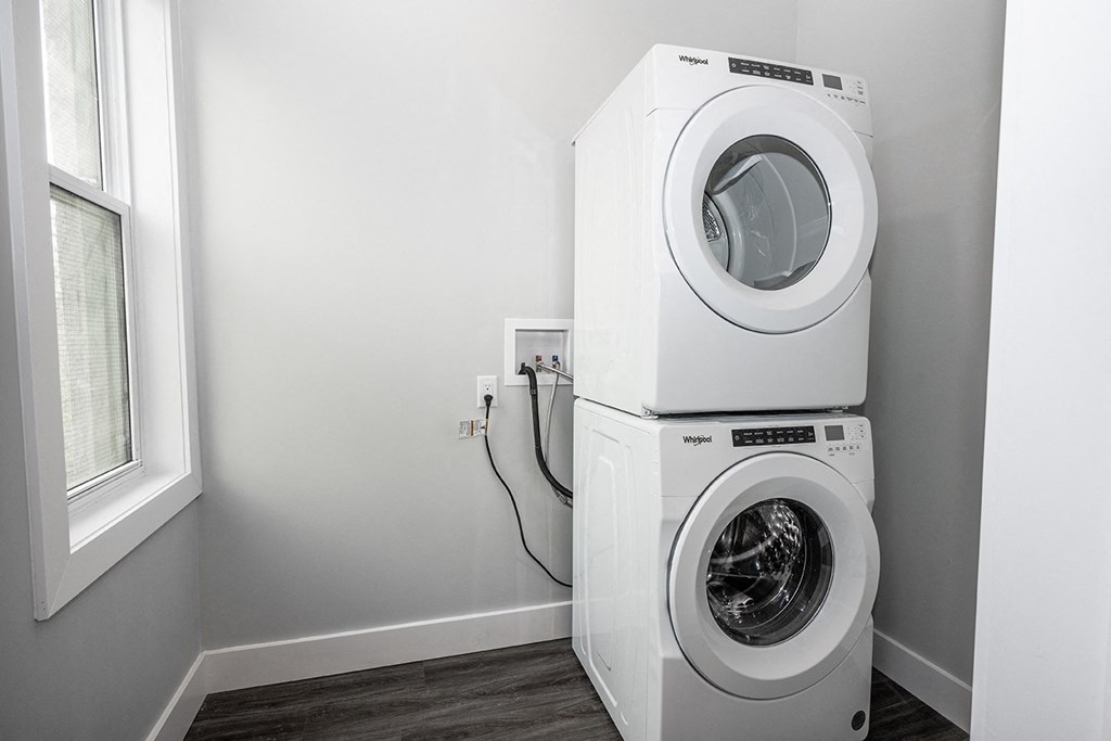 883 Grosvenor Avenue