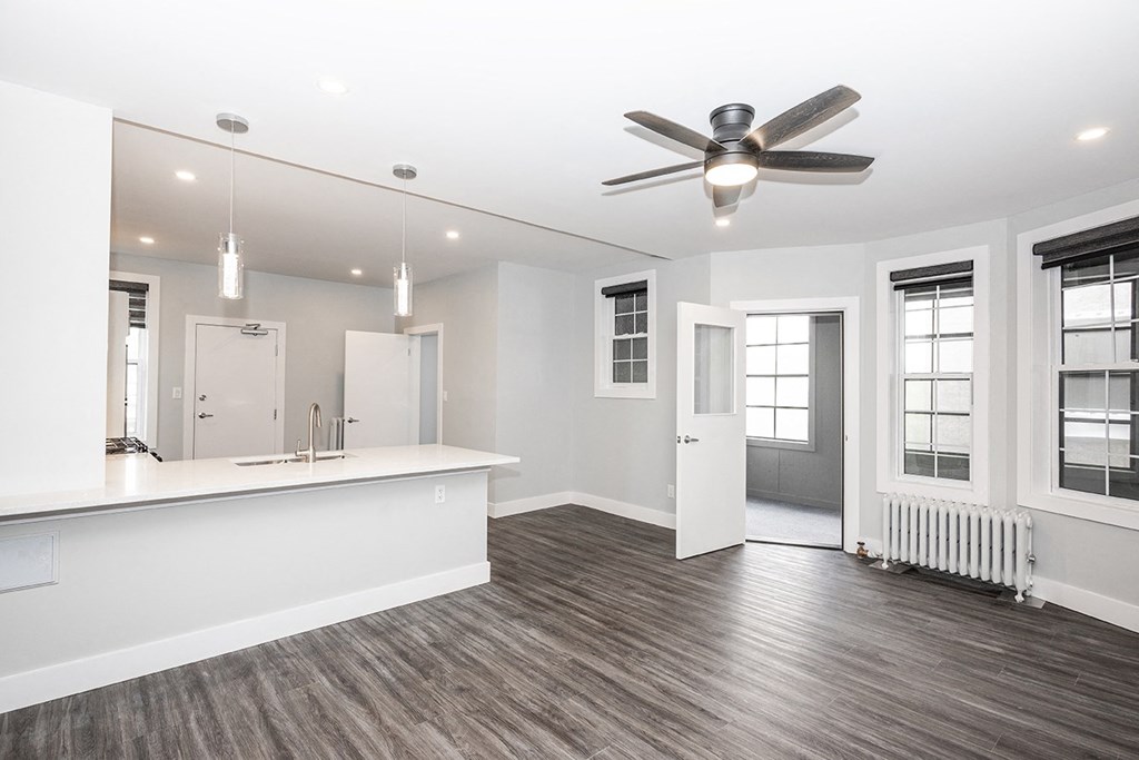 883 Grosvenor Avenue