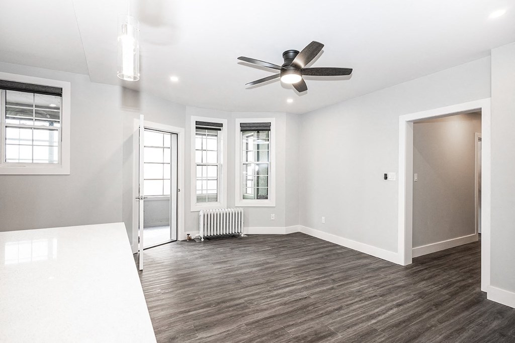 883 Grosvenor Avenue