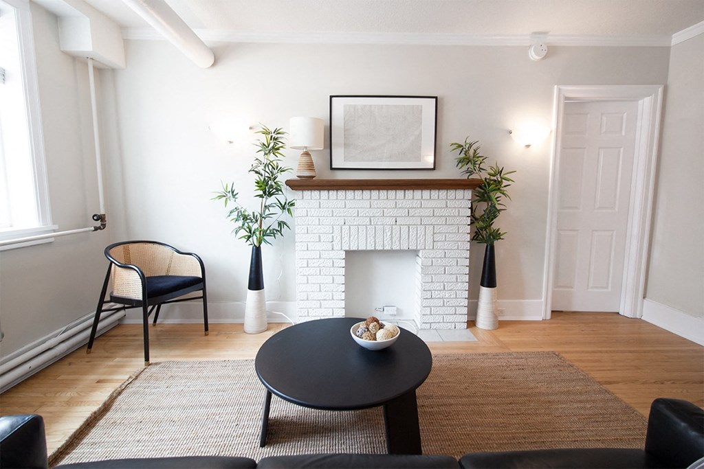 195 Cathedral Apartment