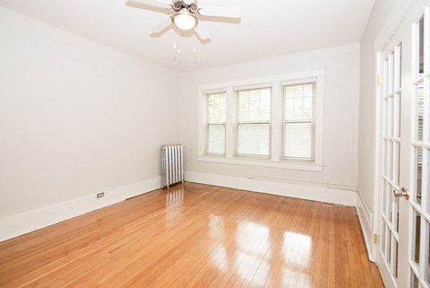 Living area at 573 Warsaw Apartment Suites for rent in Canada