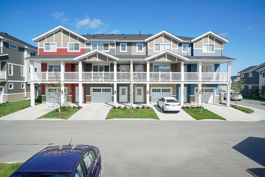 Lumen Townhomes at 100 Southview Crescent