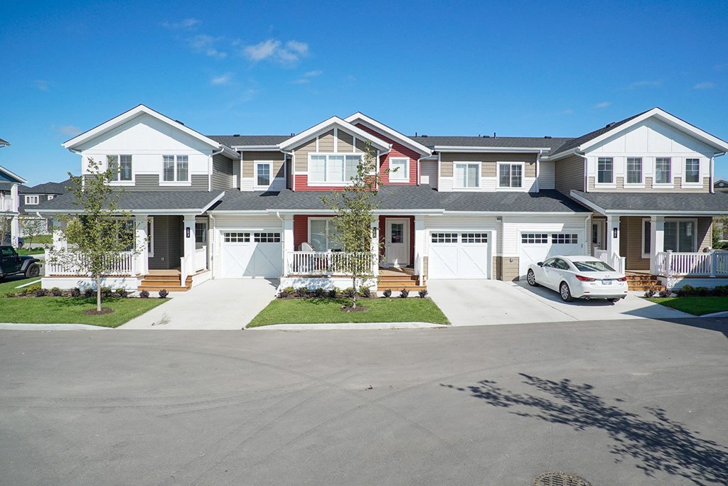 Lumen Townhomes at 100 Southview Crescent