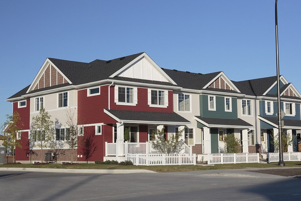 Lumen Townhomes at 100 Southview Crescent