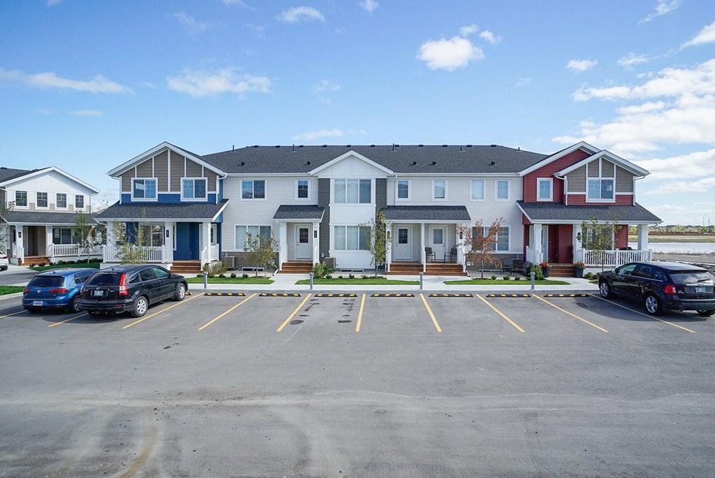 Lumen Townhomes at 100 Southview Crescent