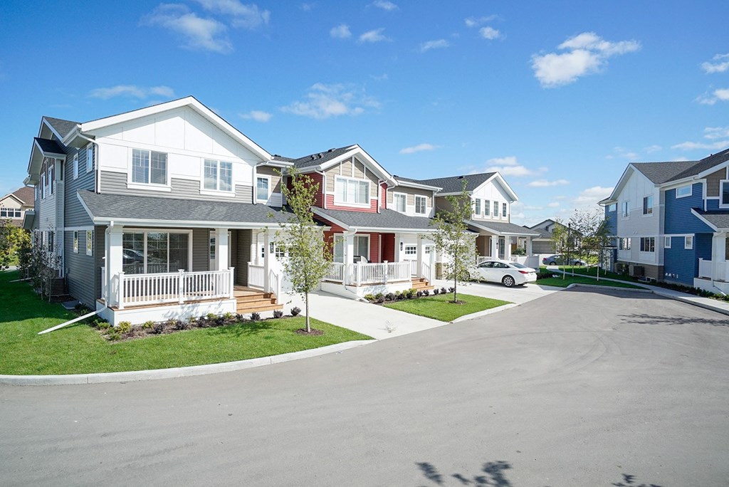 Lumen Townhomes at 100 Southview Crescent