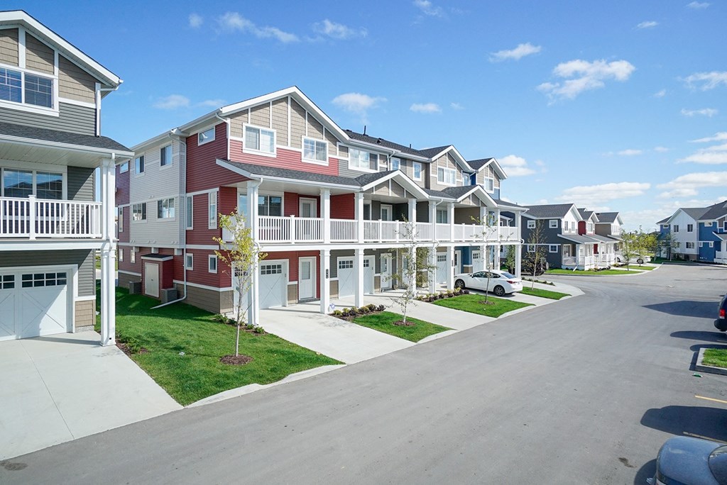Lumen Townhomes at 100 Southview Crescent