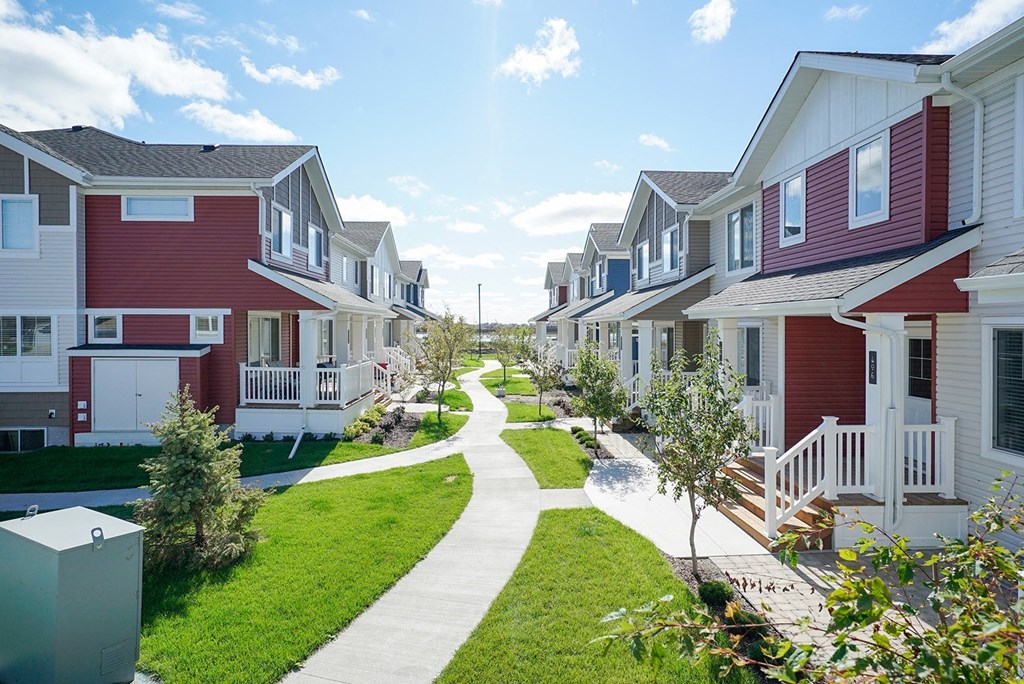 Lumen Townhomes at 100 Southview Crescent