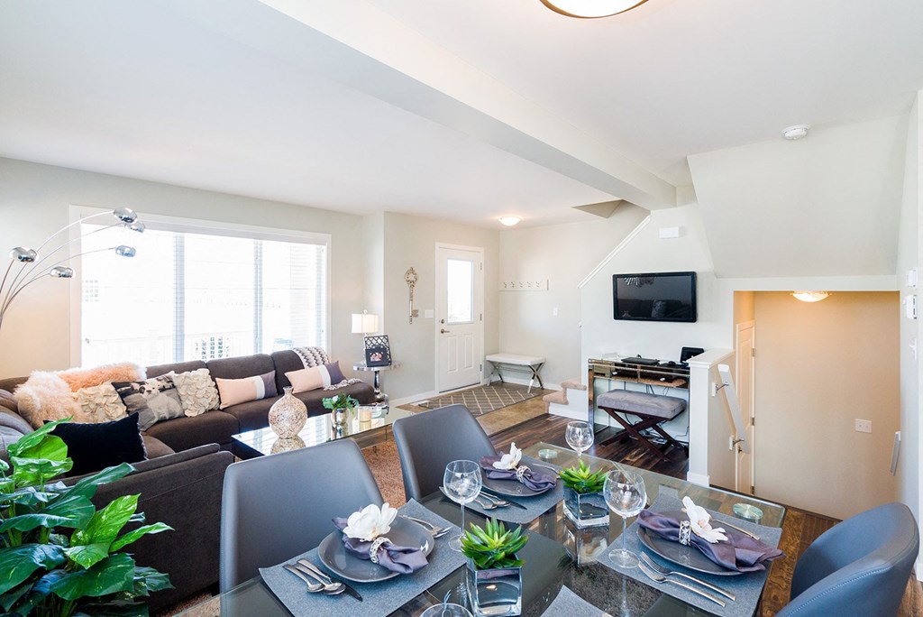 Dining Room at 100 Southview Crescent