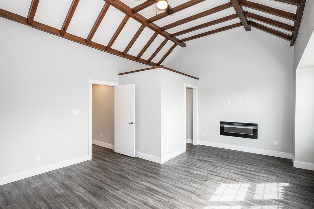 883 Grosvenor Avenue