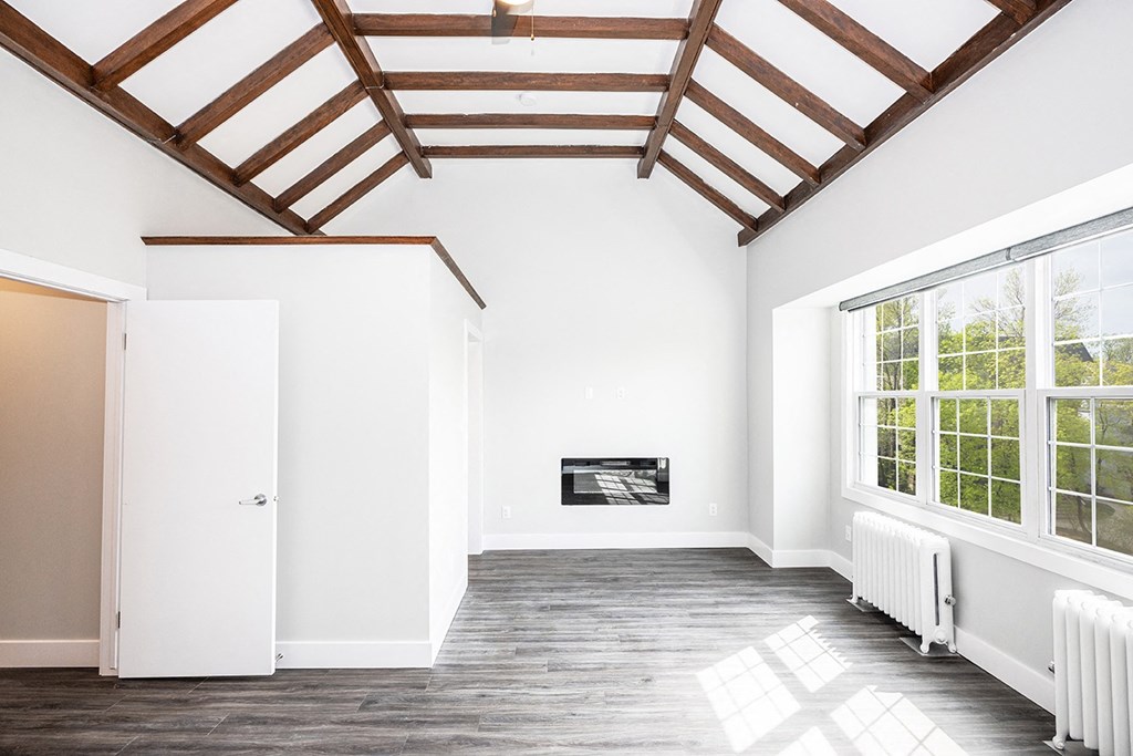 883 Grosvenor Avenue