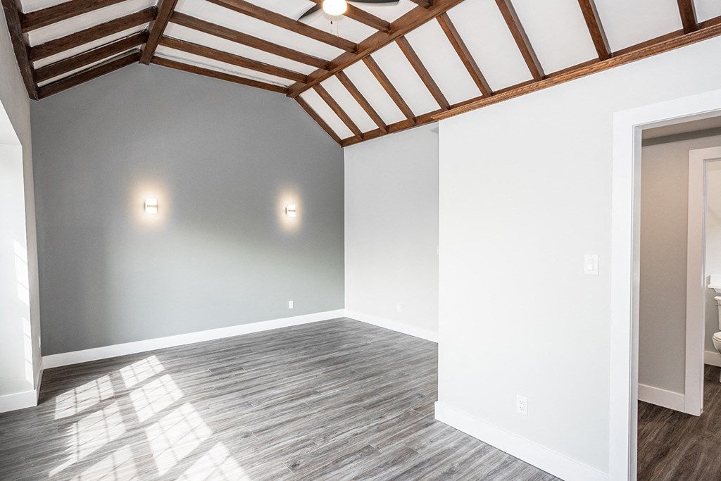 883 Grosvenor Avenue