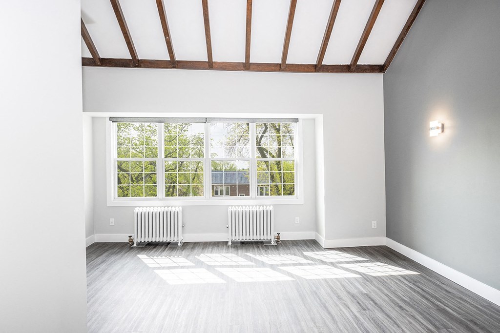 883 Grosvenor Avenue