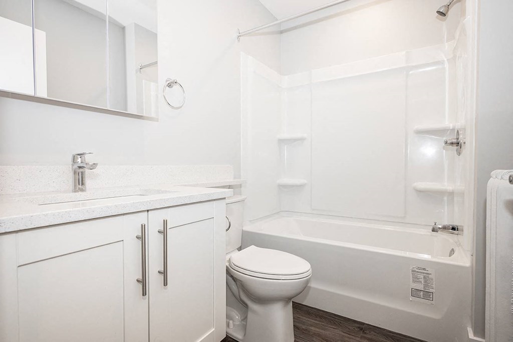 883 Grosvenor Avenue