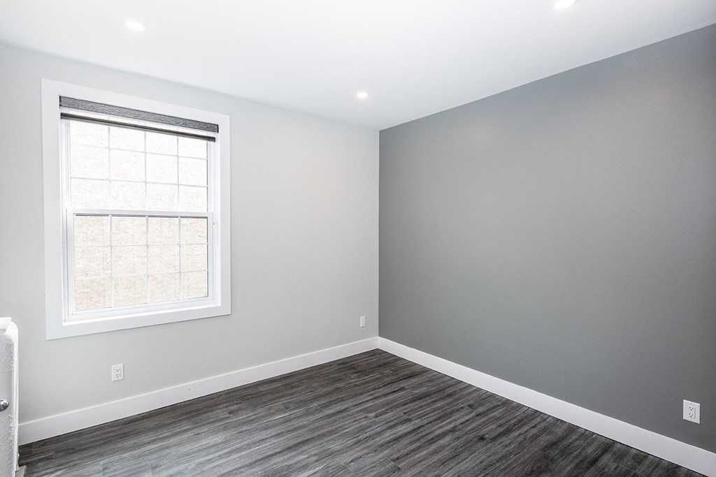 883 Grosvenor Avenue