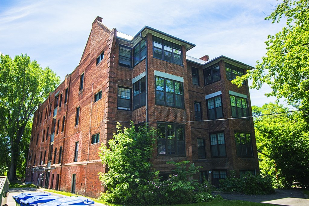 Exterior of 812 Wolseley Luxury Apartment for rent in Winnipeg