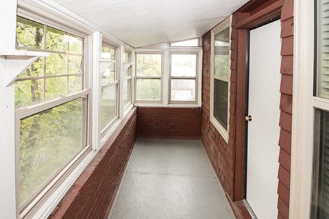 Sunroom at 573 Warsaw Apartment Suites for rent in Manitoba