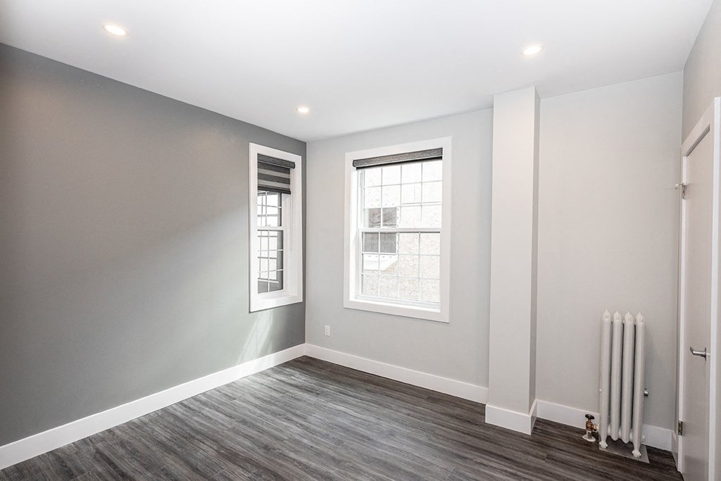 883 Grosvenor Avenue