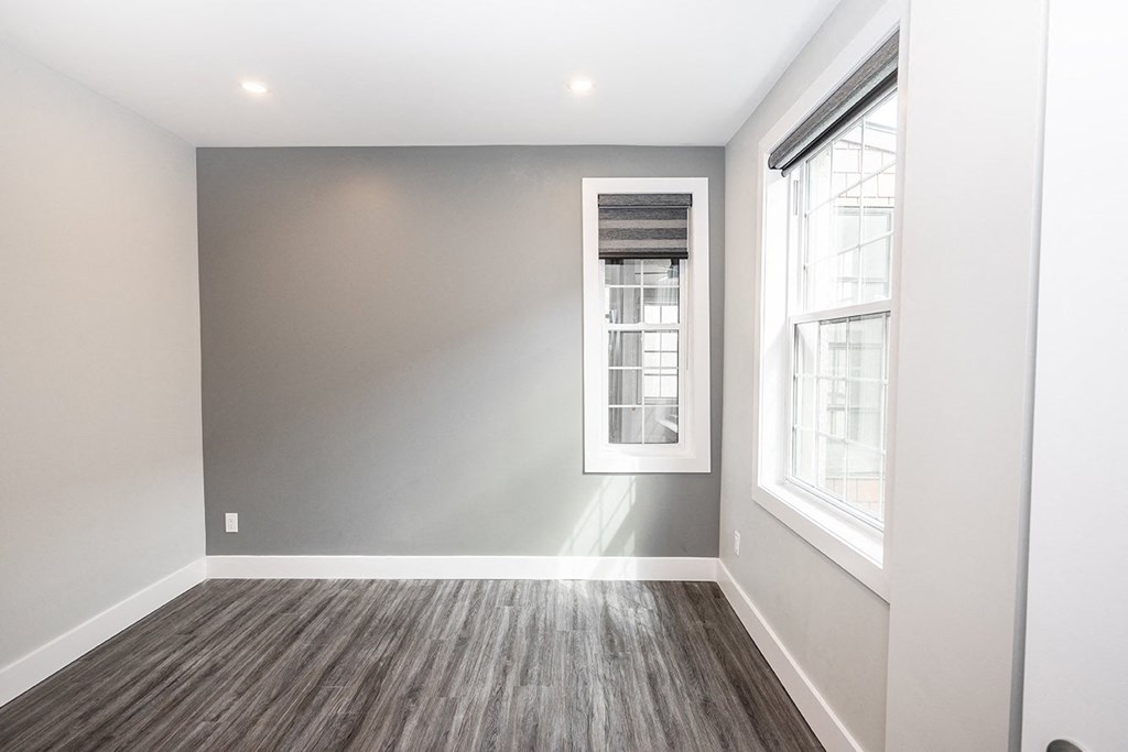 883 Grosvenor Avenue