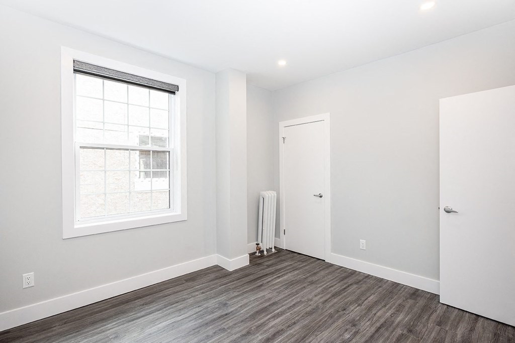 883 Grosvenor Avenue